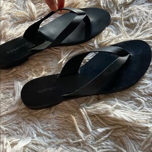 Tony Bianco classic leather flip Flops